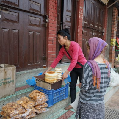 Tibetisches Brot kaufen in Boudha